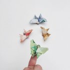Бабочки Оригами, сделанные из денег — стоковое фото