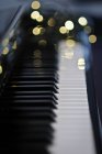 Gros plan sur les touches de piano — Photo de stock