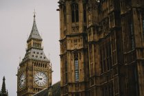 Big Ben e l'edificio del parlamento — Foto stock