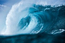 Grande onda blu di rottura — Foto stock