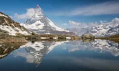 Matterhorn spiegelt sich im Riffelsee — Stockfoto