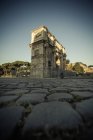 Italia, Roma, Arco de Constantino al amanecer - foto de stock