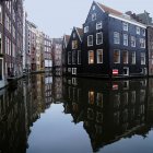 Houses along canal — Stock Photo