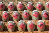 Traditional ceramic wine jars — Stock Photo