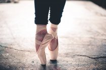 Legs of ballet dancer — Stock Photo