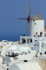 Moulin à vent traditionnel en Grèce — Photo de stock