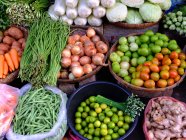 Mercado callejero de verduras - foto de stock