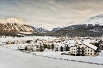 Celerina село в снігу — стокове фото