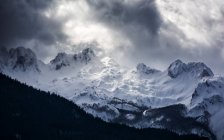 Montanhas cobertas de neve , — Fotografia de Stock