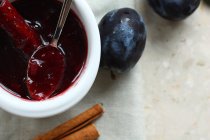 Chutney de prunes à la cannelle — Photo de stock