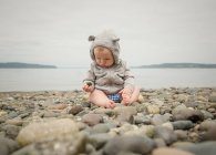Baby boy playing with pebbles — Stock Photo