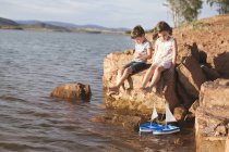 Boy and girl sitting on rock — Stock Photo