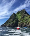 Buques náuticos que faenan en el océano Atlántico - foto de stock