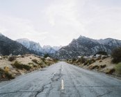 Дорога через гору Уитни — стоковое фото