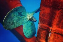 Metal boat propeller in underwater — Stock Photo