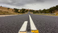 Estrada reta vazia — Fotografia de Stock