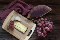 Uvas de queijo e pão — Fotografia de Stock