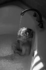 Baby bathing in tub with water — Stock Photo