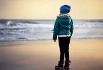 Girl standing at beach — Stock Photo