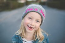 Girl with front teeth missing — Stock Photo