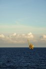 Морская газовая платформа — стоковое фото