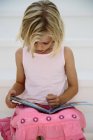 Girl reading book — Stock Photo