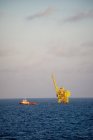 Piattaforma petrolio e gas naturale — Foto stock