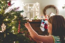 Girl decorating a Christmas tree — Stock Photo