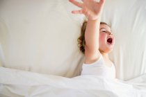 Girl in bed screaming — Stock Photo