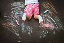 Girl drawing with chalk — Stock Photo