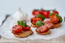Baguette con pomodorini — Foto stock