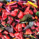 Wassermelonen-Salat mit Blättern — Stockfoto