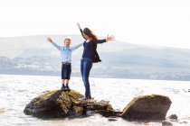Mother and son standing on rocks — Stock Photo