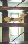 Винтажный деревянный самолет — стоковое фото