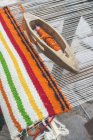 Tejer telar para alfombra - foto de stock