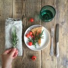 Сырный пирог с помидорами черри — стоковое фото