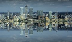 Spiegelung der Skyline der Docklands — Stockfoto