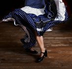Flamenco dancing in traditional clothing — Stock Photo