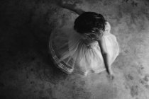 Mädchen dreht sich beim Tanzen — Stockfoto