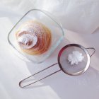 Sabroso pastel de melocotón en hojaldre, vista superior - foto de stock