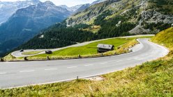 Vista panorâmica da estrada vazia nas montanhas, Áustria — Fotografia de Stock