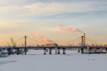 Промисловий вид Київ взимку, Україна — стокове фото