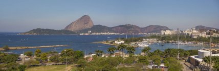 Vista panorâmica da montanha SugarLoaf e da Baía de Guanabara, Rio de Janeiro, Brasil — Fotografia de Stock