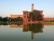 Vista panorámica del edificio del gobierno, Nueva Delhi, India - foto de stock
