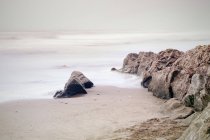 Vista panorâmica das rochas na praia, San Francisco, Califórnia, EUA — Fotografia de Stock