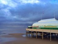 Vue panoramique sur pavillon et jetée, Burnham-on-Sea, somerset, Royaume-Uni — Photo de stock