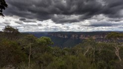 Vue panoramique de la tempête sur les Blue Mountains, Nouvelle-Galles du Sud, Australie — Photo de stock
