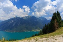Vista panoramica sul lago di montagna, montagne del Karwendel, Austria — Foto stock