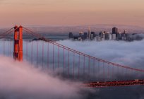 Vista panorámica de Golden Gate y la ciudad, Estados Unidos, California, San Francisco - foto de stock