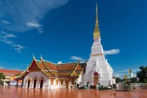 Malerischer Blick auf den Tempel wat pratat choeng chum, Sakkonnakorn, Thailand — Stockfoto